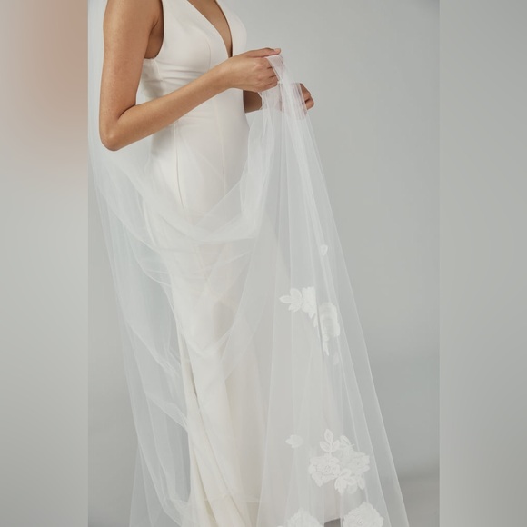 Amsale Petal Lace Cathedral Length Wedding Veil White Bridal Lace Petals R237U - Picture 3 of 8